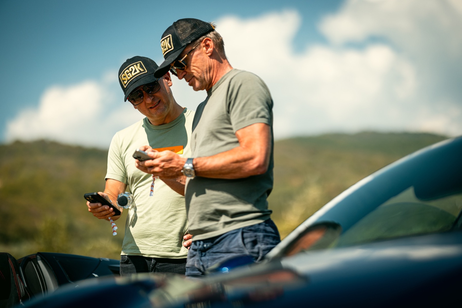Wijdse bergweg met supercars tijdens de DreamDrive Transylvania.