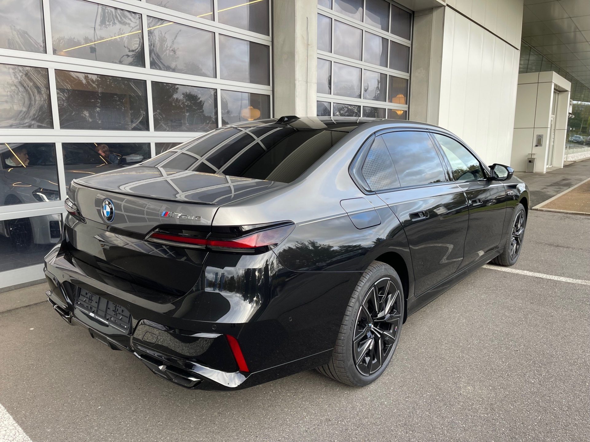 bmw M760e xDrive